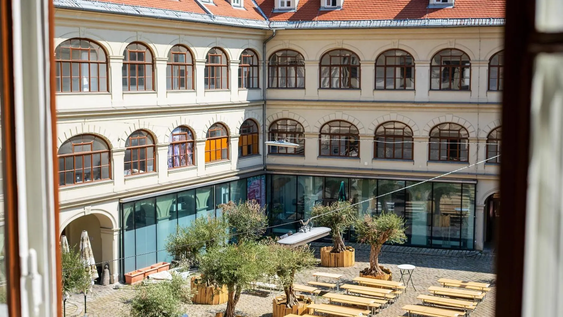 Urban Jungle Design - Historic City Center With Free Parking & Panoramic View By Hero Homes Graz