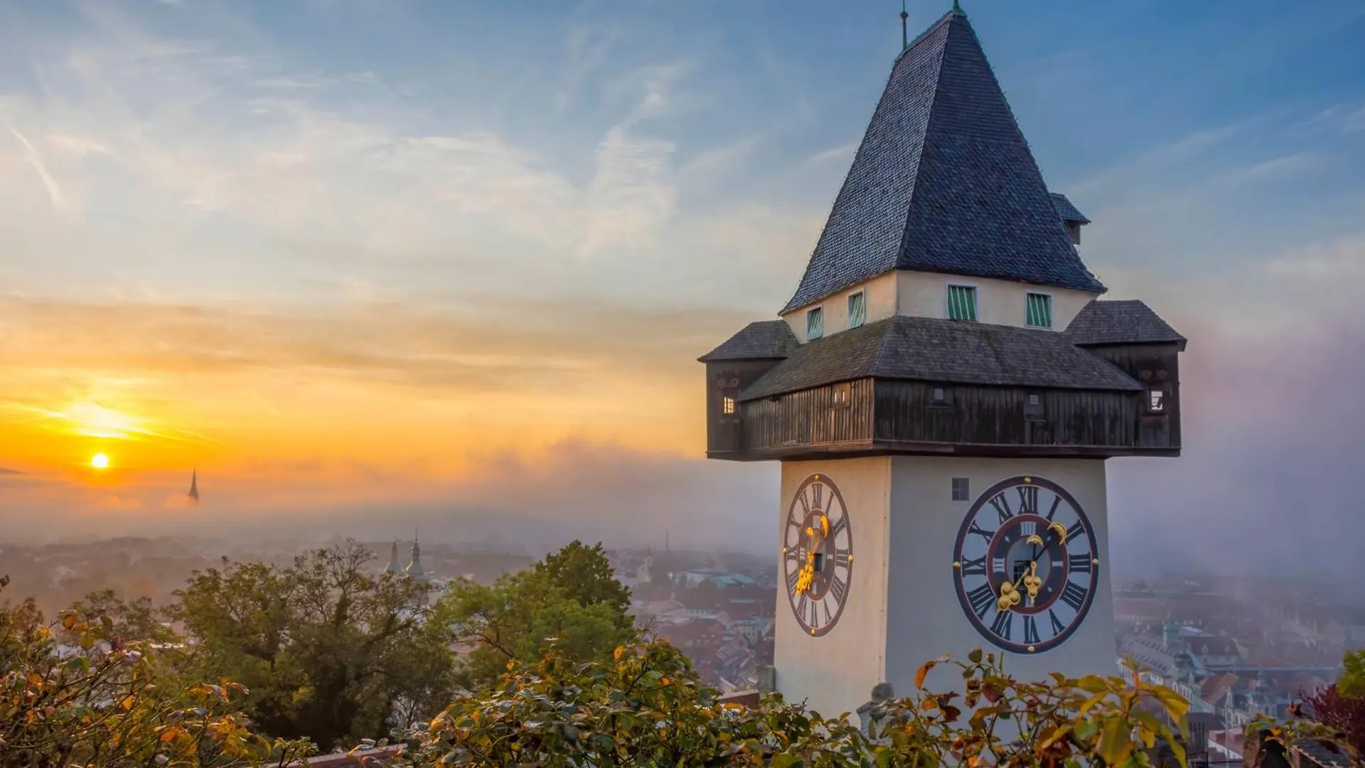 Apartment Urban Jungle Design - Historic City Center With Free Parking & Panoramic View By Hero Homes Graz