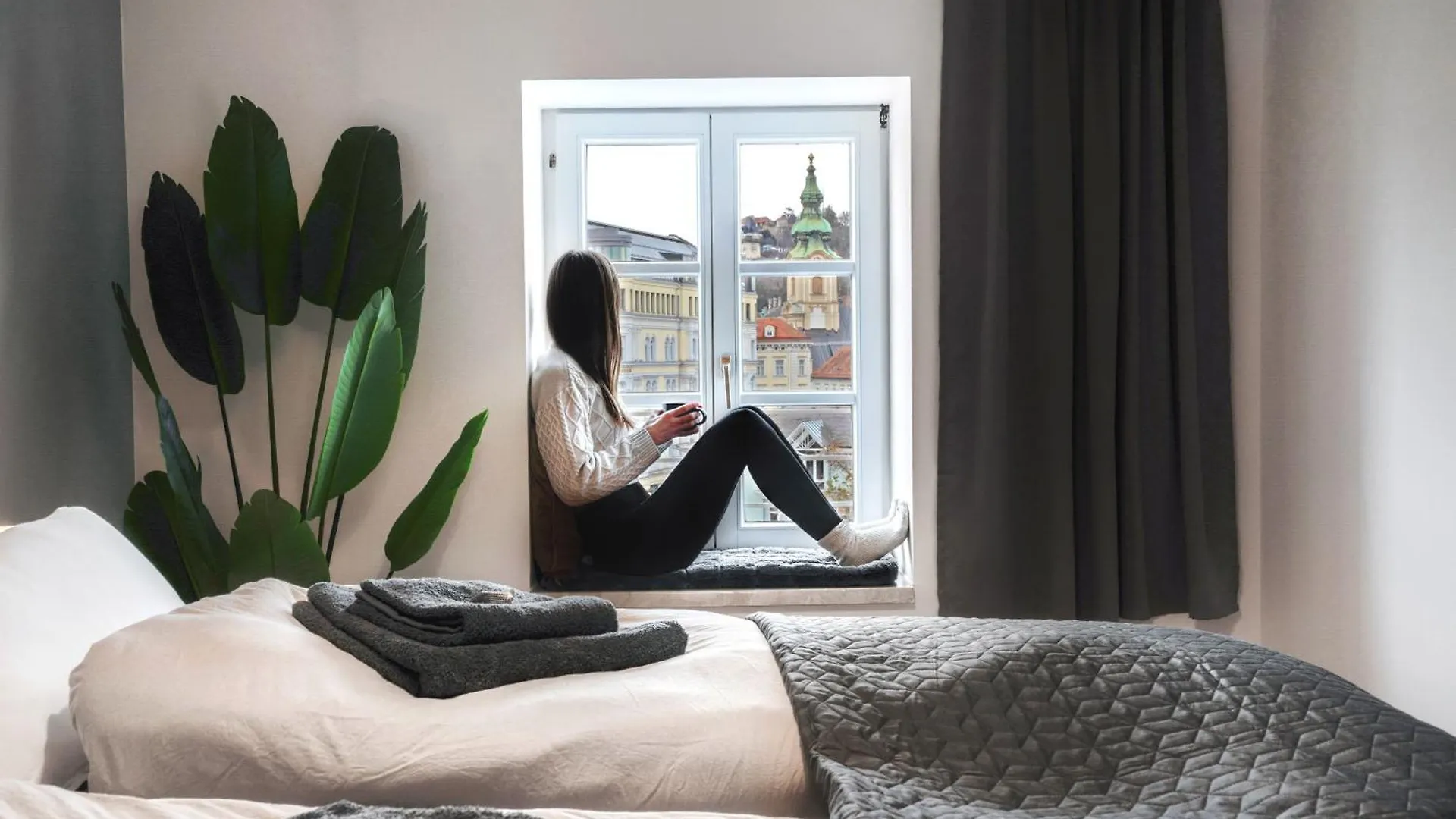 Urban Jungle Design - Historic City Center With Free Parking & Panoramic View By Hero Homes Graz 0*,  Österreich